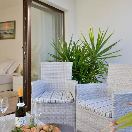 Rosi Apartman *