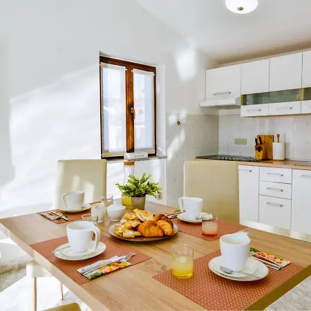 Rosi Apartman *